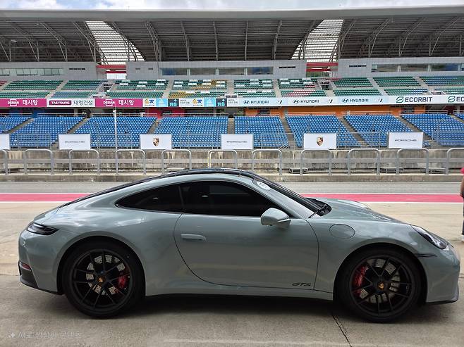 포르셰 신형 911 카레라 4 GTS. /권유정 기자