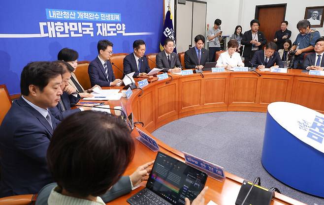 지난 19일 서울 여의도 국회에서 열린 더불어민주당 최고위원회의. 연합뉴스