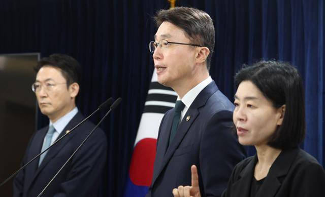 류제명 과학기술정보통신부 제2차관이 19일 서울 종로구 정부서울청사에서 해킹 대응을 위한 과기정통부-금융위 합동 브리핑을 하고 있다. 뉴시스