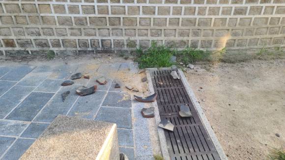 종묘 담장 기와 파손 모습 [사진=국가유산청]