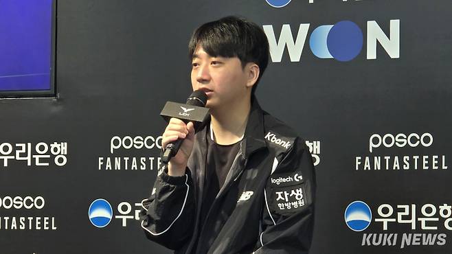 고동빈 KT 롤스터 감독이 20일 오후 3시 서울 종로구 롤파크 LCK 아레나에서 ‘2025 LCK’ 플레이오프 승자조 3라운드 한화생명과 경기 전 사전 기자회견에서 발언하고 있다. 김영건 기자