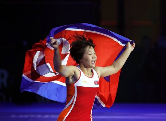 세계선수권대회에서 우승한 북한 여자 레슬링 오경령. 사진[EPA=연합뉴스]