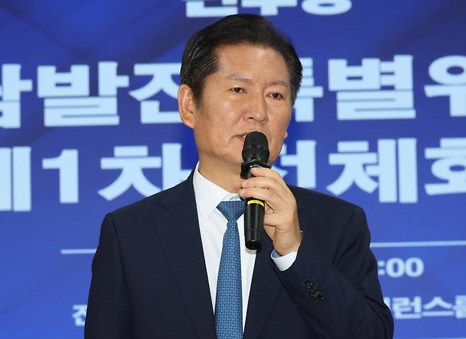 지난 16일 전북 전주 더불어민주당 전북도당에서 열린 더불어민주당 호남발전특별위원회 제1차 전체 회의에서 정청래 당대표가 축사하고 있다. [사진 출처 = 연합뉴스]