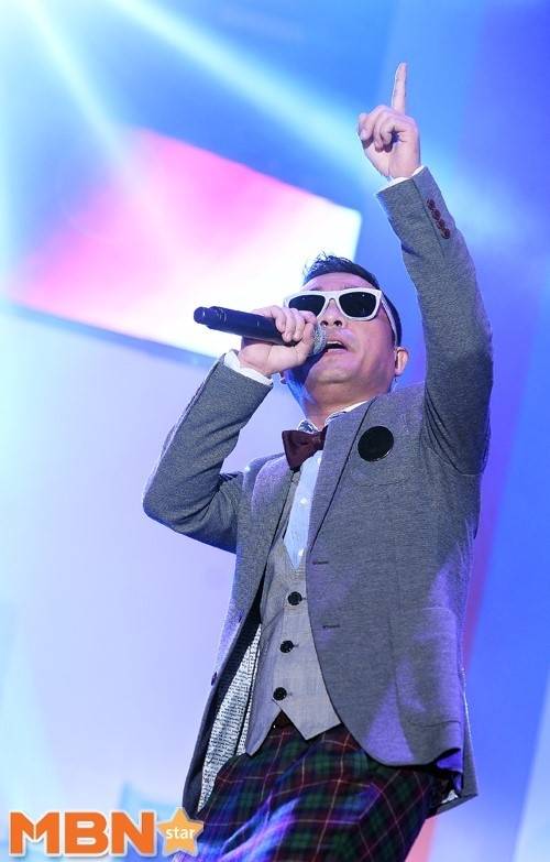 김건모가 6년 만에 전한 근황이 공개됐다. 오는 27일 부산에서 열리는 콘서트를 앞두고 합주에 한창인 모습이다.사진=MBN스타 DB