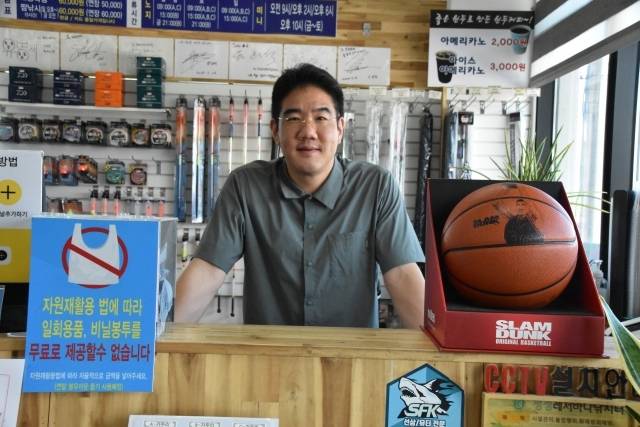 최재용 정성레저바다낚시터 대표는 ‘굿투게더’를 도와 대회 원년부터 지원을 아끼지 않고 있다. 사진 = 굿투게더 제공