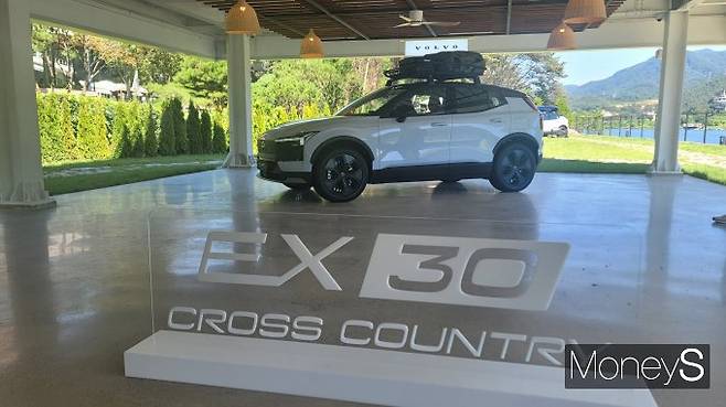 볼보 'EX30 CC'의 외모는 전체적으로 균형미가 뛰어나다. /사진=김창성 기자