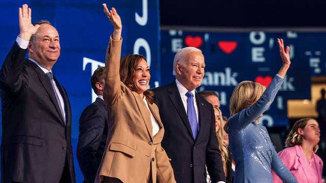 카멀라 해리스 전 미국 부통령과 조 바이든 전 미국 대통령. AP 연합뉴스