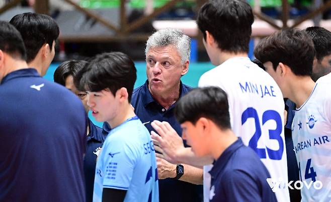 헤난 달 조토 대한항공 감독. 한국배구연맹