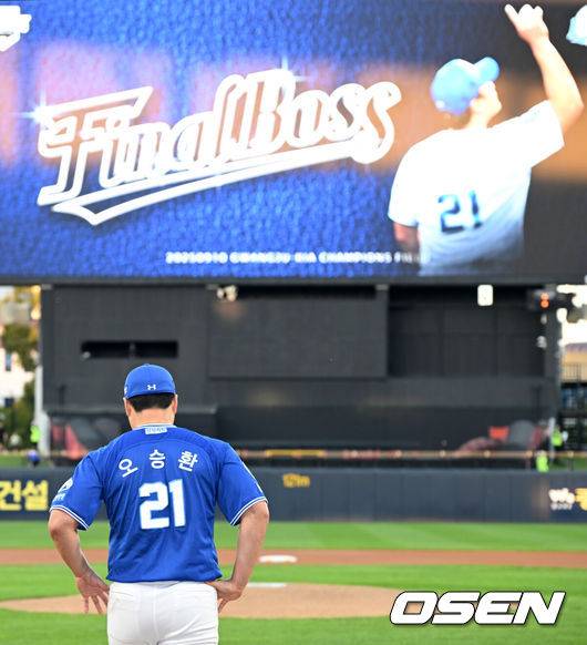 [OSEN=광주, 이대선 기자] 10일 오후 광주-기아 챔피언스필드에서 2025 신한 SOL Bank KBO리그 KIA 타이거즈와 삼성 라이온즈의 경기가 열렸다. 경기에 앞서 삼성 오승환의 은퇴투어 행사가 열렸다. 2025.09.10 /sunday@osen.co.kr