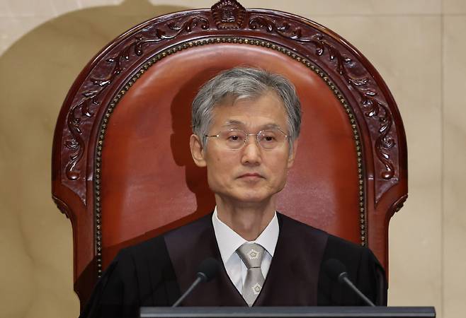 조희대 대법원장이 18일 서울 서초구 대법원에서 열린 전원합의체 선고에 참석해 자리하고 있다. 뉴시스