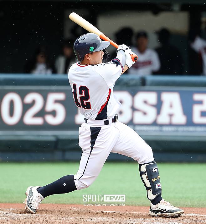 ▲ KBSA 올스타와 연습경기에서 4안타 1볼넷 5출루 대활약을 선보인 여동건 ⓒ곽혜미 기자