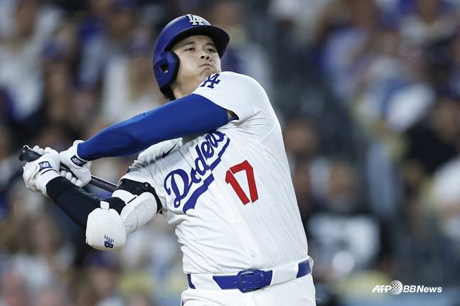 오타니가 역전 스리런포를 쏘아올리는 모습. /AFPBBNews=뉴스1