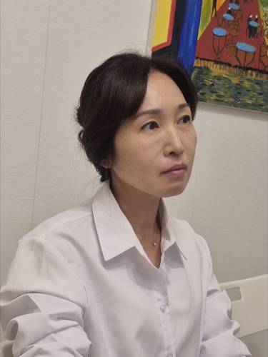 연합뉴스와의 인터뷰에 참여한 배진시 몽테뉴해외입양연대 대표 [윤근영 기자 촬영]