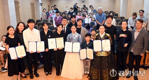 창간 80주년을 맞은 강원일보가 주최하고 강원특별자치도, 강원특별자치도의회, 춘천시, 춘천교대가 후원하는 ‘제8회 강원음악콩쿠르’가 20일 춘천교대 음악관에서 개최됐다. 이날 콩쿠르에서 국악 기악 대학·일반부 부문에 참가한 임지우(서울대 국악학과 3년) 학생이 대상을 수상했다. 박승선기자