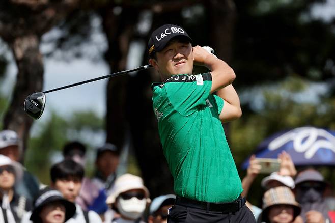 박성국이 21일 경북 구미시 골프존카운티 선산에서 열린 KPGA 투어 골프존 오픈 마지막 날 4라운드 1번홀에서 힘차게 티샷을 하고 있다. (사진=KPGA)