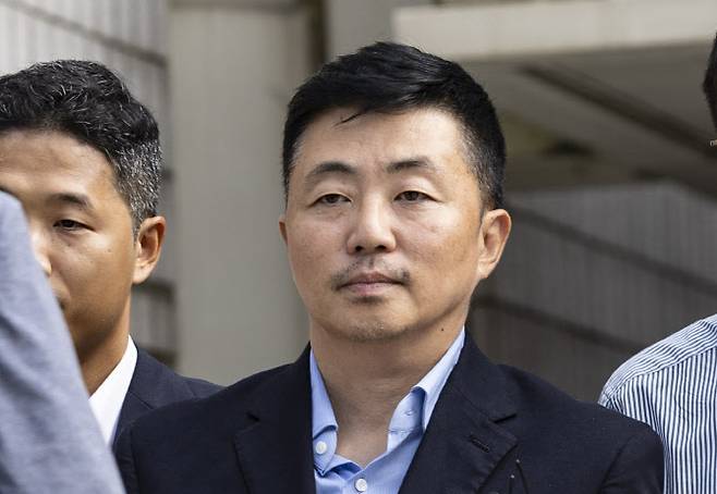 김건희 여사의 집사로 지목된 김예성씨가 15일 서울 서초구 서울중앙지법에 구속 전 피의자심문(영장실질심사)를 마치고 법원 청사를 나서고 있다. (사진=뉴시스)