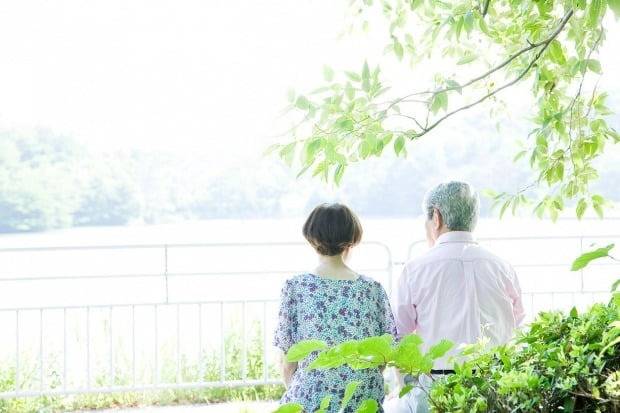 다 큰 자녀는 일자리를 찾지 못하고, 퇴직한 아버지는 다시 일터로 나가는 가정이 적지 않다. [사진=게티이미지뱅크]