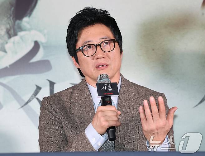 배우 박신양이 지난해 서울 용산구 아이파크몰 CGV에서 열린 영화 '사흘' 언론시사회에 참석해 취재진 질문에 답변하고 있는 모습. 2024.11.12/뉴스1 ⓒ News1 김진환 기자