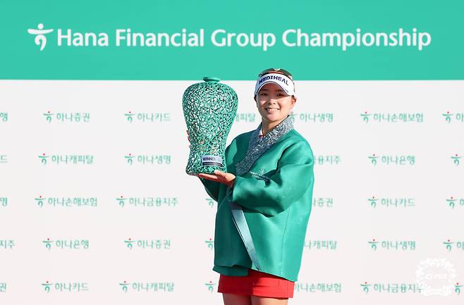 이다연이 21일 열린 하나금융 챔피언십 최종 라운드에서 연장 혈투 끝에 우승을 차지했다. 사진 | KLPGA
