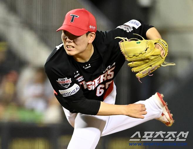 13일 잠실야구장에서 열린 KIA와 LG의 경기, KIA 성영탁이 역투하고 있다. 잠실=허상욱 기자wook@sportschosun.com/2025.09.13/