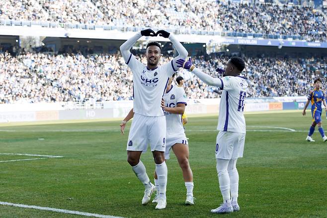 울산문수축구경기장/ K리그1/ 울산HDFC vs FC안양/ 안양 모따 득점/ 골 세레머니/ 사진 김재훈