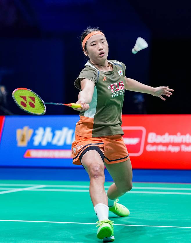 (250920) -- SHENZHEN, Sept. 20, 2025 (Xinhua) -- An Se Young of South Korea hits a return during the women's singles semifinal match against Yamaguchi Akane of Japan at the China Masters 2025 in Shenzhen, south China's Guangdong Province, Sept. 20, 2025. (Xinhua/Sun Fei)

<저작권자(c) 연합뉴스, 무단 전재-재배포, AI 학습 및 활용 금지>