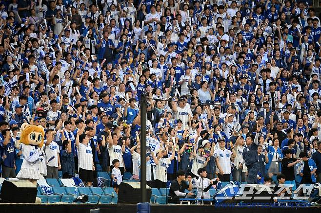 7일 대구 삼성라이온즈파크에서 열린 한화와 삼성의 경기, 라이온즈파크를 찾은 야구팬들이 응원전을 펼치고 있다. 대구=허상욱 기자wook@sportschosun.com/2025.09.07/