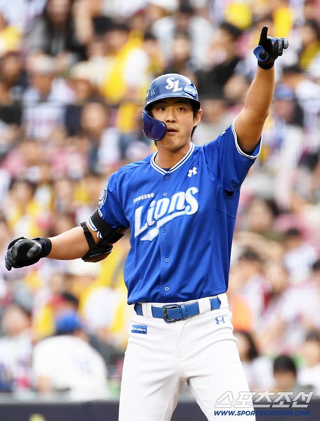 20일 잠실구장에서 열린 LG 트윈스와 삼성 라이온즈의 경기. 삼성 구자욱이 안타를 날린 뒤 환호하고 있다. 잠실=박재만 기자 pjm@sportschosun.com/2025.09.20/