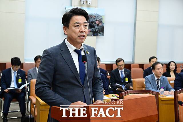 더불어민주당이 이준석 개혁신당 대표를 향해 "이 대표는 언제까지 '젠더 갈라치기'에 기댈 것이냐"고 힐난했다. 사진은 부승찬 민주당 대변인. /더팩트 DB