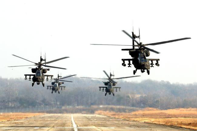 중대 전술훈련에 나선 육군항공작전사령부 901항공대대 AH-64E 아파치 가디언. /육군 제공