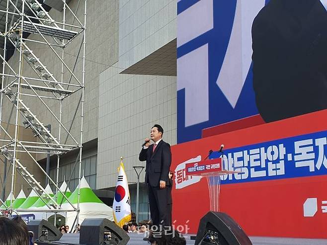 장동혁 국민의힘 대표가 21일 대구광역시 동대구역 앞 광장에서 열린 '야당탄압·독재정치 국민 규탄대회'에서 발언하고 있다. ⓒ데일리안 김민석 기자