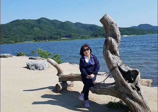 2016년 서울 근교에서 휴식을 즐기고 있는 최영실 씨.