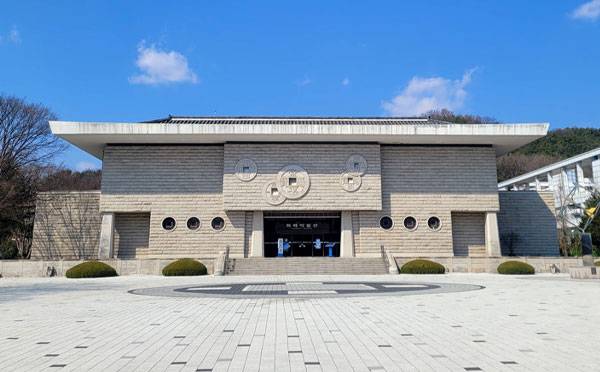 국립중앙과학관 인근에 자리한 한국조폐공사 화폐박물관. 무료로 개방하고 있다. [조폐공사 제공]