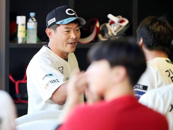 21일 인천 두산전을 마친 뒤 더그아웃에 내려온 노경은. SSG 제공