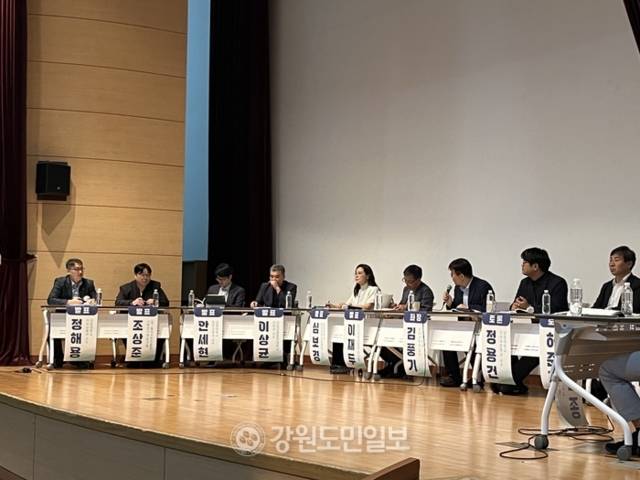 ▲ 강원역사문화연구원 강원학연구센터(센터장 김규운)는 18일부터 20일까지 강원대 60주년기념관에서 ‘2025 강원학주간’행사를 개최했다. 19일 열린 강원학대회의 모습.