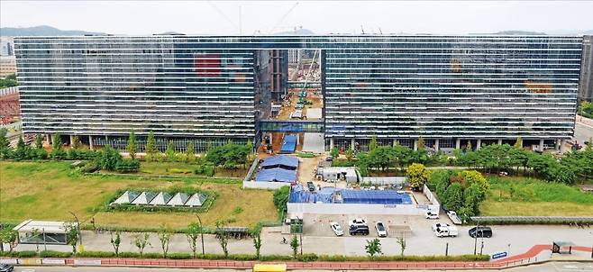 국민연금이 역대 국내 부동산 투자 최대 규모인 2조3000억원을 들인 원그로브 전경.  /최혁 기자