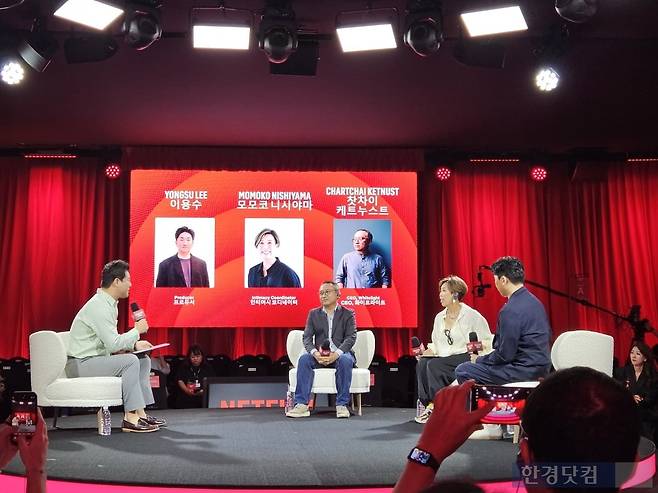 이성규 넷플릭스 아시아태평양(인도 제외) 프로덕션 시니어 디렉터가 지난 20일 열린 '넷플릭스 크리에이티브 아시아: 프레스 특별 대담회'에서 이용수 감독, 모모코 니시야마 인티머시 코디네이터, 찻차이 케트누스트 화이트 라이트 포스트 최고경영자(CEO)와 함께 대담을 진행하고 있다. 사진=박수빈 기자