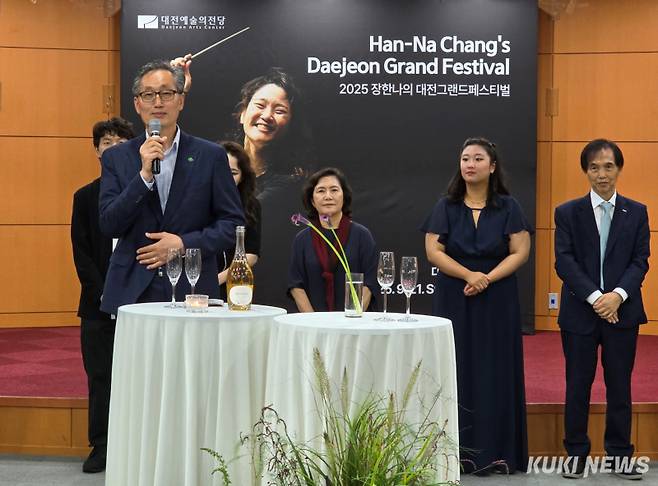 유득원 대전시 행정부시장이 21일 대전예술의전당 리셉션장에서 축사를 하고 있다. 사진=명정삼 기자&nbsp;