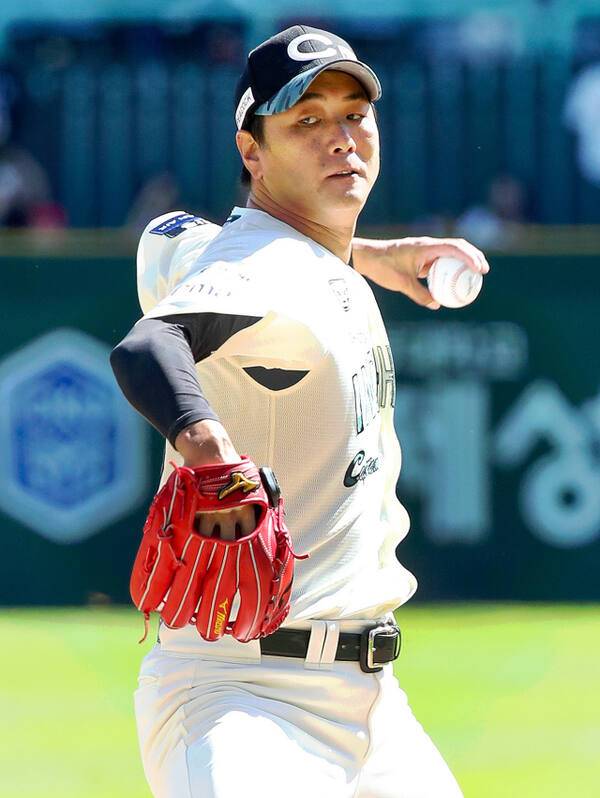 SSG 랜더스가 선발투수 김광현의 호투에 힘입어 두산 베어스에 7-3 승리를 거뒀다. SSG 제공