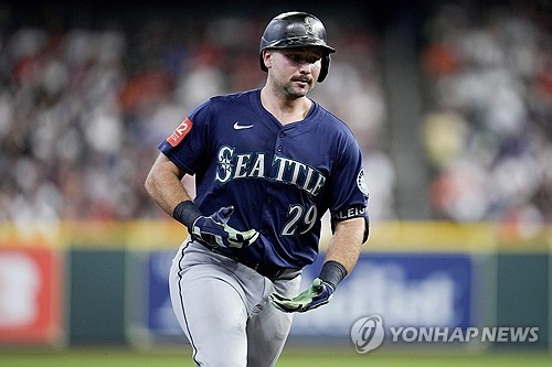 시즌 57호 홈런을 날린 칼 롤리. 사진[AP=연합뉴스]