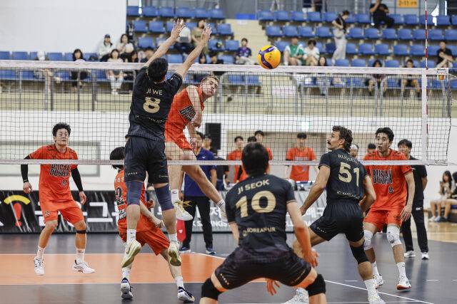 OK저축은행과 대한항공의 이벤트 매치./OK저축은행