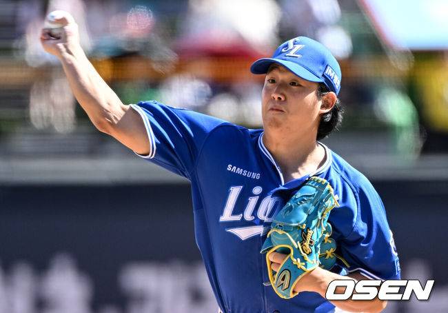 [OSEN=수원, 조은정 기자]21일 수원 KT위즈파크에서 ‘2025 신한 SOL Bank KBO리그’ KT 위즈와 삼성 라이온즈의 경기가 열렸다.KT는 외국인 투수 헤이수스를, 삼성은 양창섭을 선발투수로 내세웠다.1회말 삼성 양창섭이 역투하고 있다. 2025.09.21 /cej@osen.co.kr