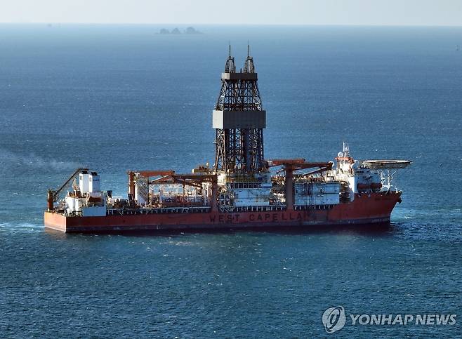 부산항 남외항에 입항한 '대왕고래 시추선' 웨스트 카펠라호 [한국석유공사 제공. 재판매 및 DB 금지]