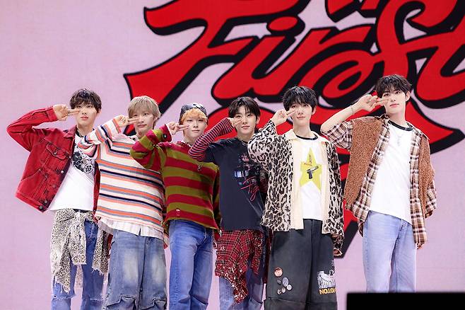 킥플립 (왼쪽부터_주왕, 동화, 케이주, 계훈, 동현, 민제)/ 사진 제공=JYP
