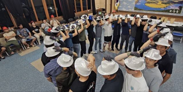 세계모자축제를 앞두고 상주 중동면에 거주하는 베트남인 25명이