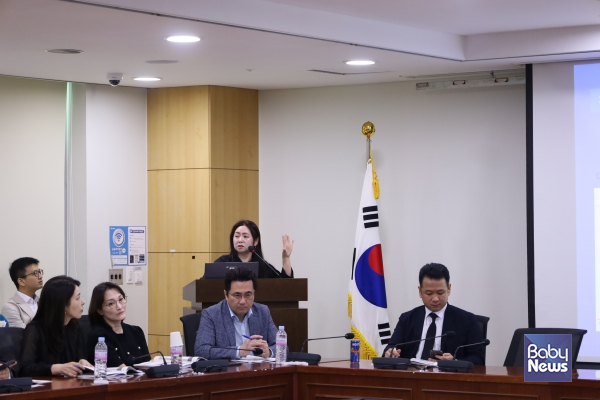 22일 진선미 더불어민주당 국회의원이 국회 의원회관 제9간담회의실에서 개최한 영유아 사교육 문제점과 규제방안 토론회에서 엄소용 연세대학교 의과대학 교수가 발제하고 있다. ⓒ진선미 의원실