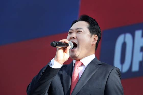 장동혁 국민의힘 대표가 21일 대구 동구 동대구역 광장에서 열린 '야당탄압·독재정치 국민 규탄대회'에서 발언하는 모습. 〈사진=연합뉴스〉