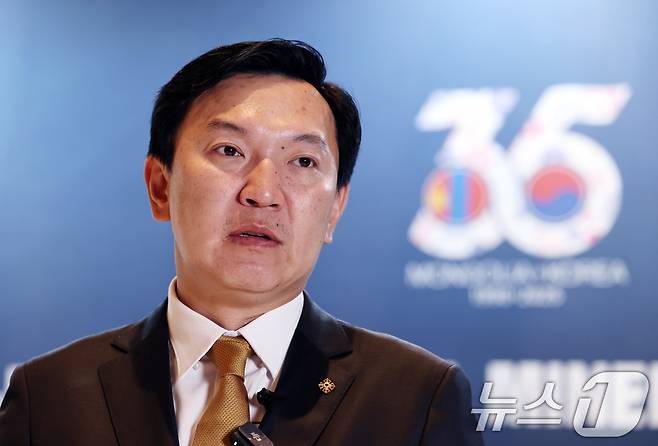 냠-오소르 오츠랄 몽골 부총리 겸 경제개발부 장관이 22일 오전 서울 용산구 그랜드하얏트호텔에서 열린 '한·몽골 핵심광물·광업투자 포럼'에 앞서 취재진 질문을 받고 있다. 2025.9.22/뉴스1 ⓒ News1 구윤성 기자