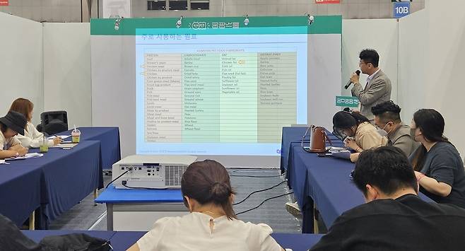 정설령 한국반려동물영양연구소 대표가 19일 2025 궁디팡팡 캣페스타에서 세미나를 진행하고 있다(업체 제공). ⓒ 뉴스1