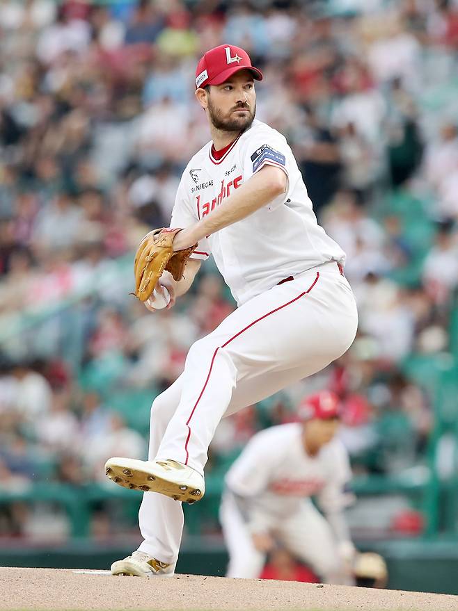 SSG 앤더슨이 2일 인천SSG랜더스필드에서 열린 2025 KBO리그 키움전에서 두 자릿수 승수를 달성했다. 사진 | SSG 랜더스